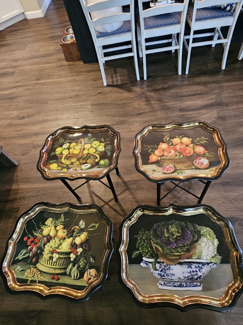 Vtg Ian Logan Painting by Mimi Roberts 1993 Tray With Stands Made in UK Set Of 4